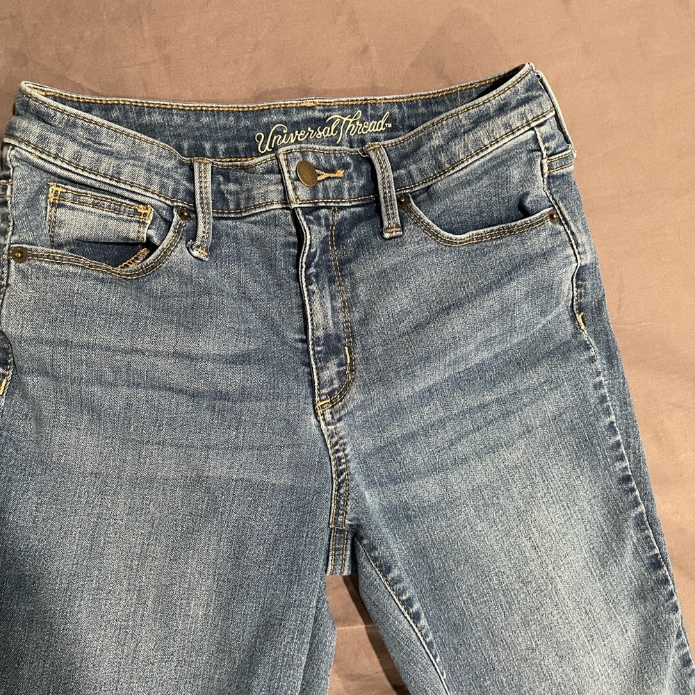 Universal thread blue jeans
